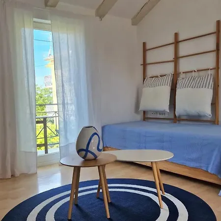 Comfortable In Zambratija, 40 M², Near Beaches. Apartman