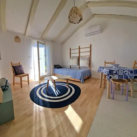 Comfortable In Zambratija, 40 M², Near Beaches. Apartmán *