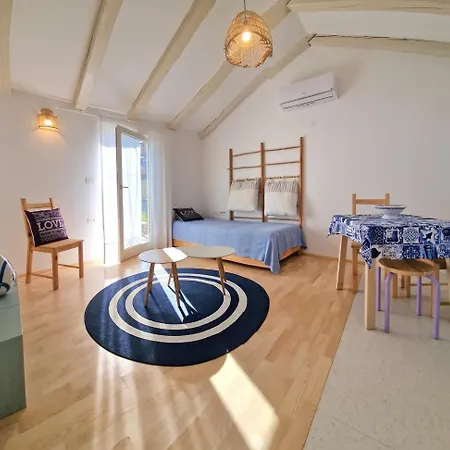 Comfortable In Zambratija, 40 M², Near Beaches. Apartman *