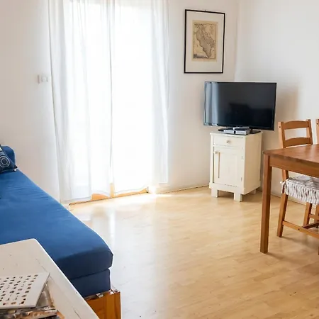 Comfortable In Zambratija, 40 M², Near Beaches. Apartman Zambratija (Istria)